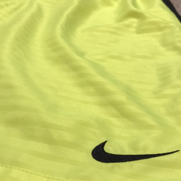NEW NIKE Volt Training Shorts - Picture 3 of 4